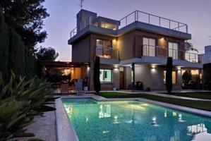 Casa - Chalet en venta en Urbanització Els Monestirs de 439 m2 photo 0