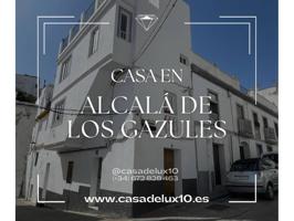 Casa independiente de tres plantas en el corazón de Alcalá de los Gazules photo 0