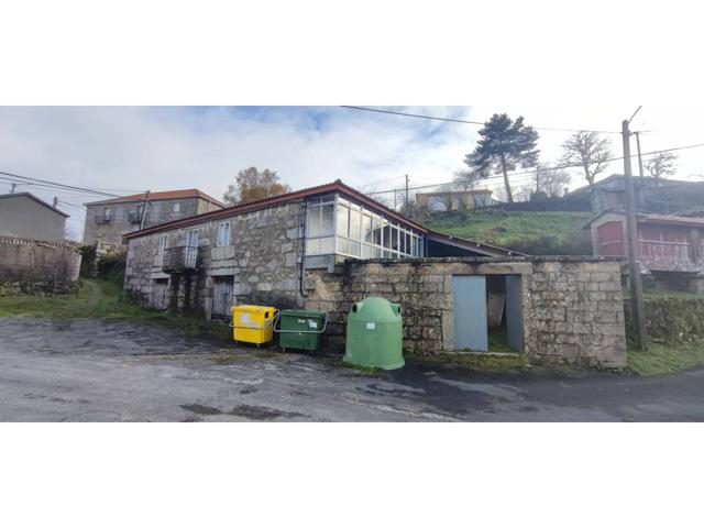 Casa de piedra independiente de 190 m² con terreno anexo, mina de agua y pozo propio photo 0