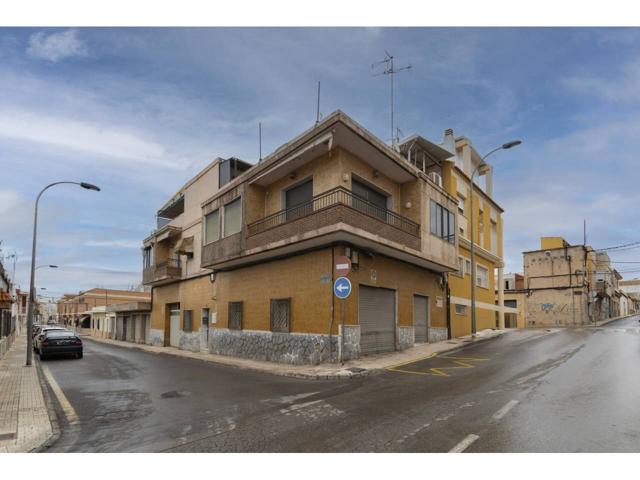 Venta en exclusiva!! Piso único en esquina con terraza, almacén y garajes. photo 0