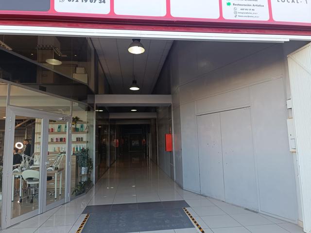 ¡Oportunidad única! Local comercial en venta en centro comercial de Vinarós. photo 0