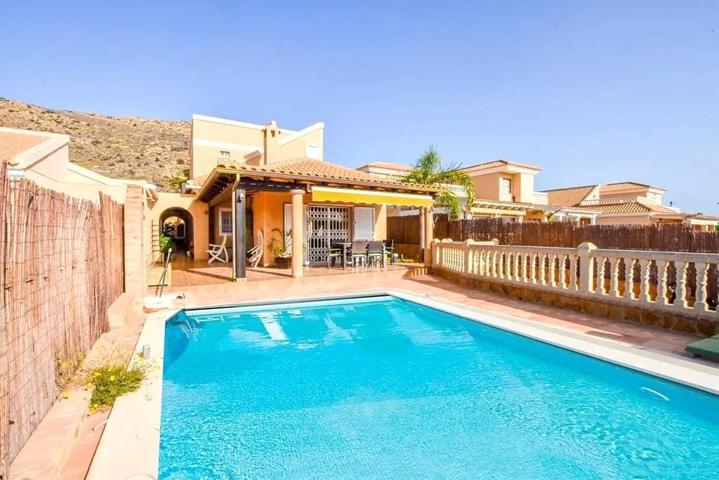 Impresionante casa independiente con piscina privada y con las más altas calidades photo 0