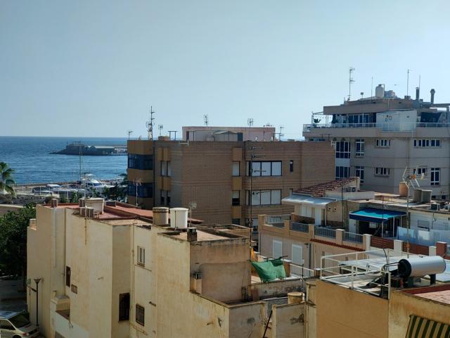 Piso de 3 dormitorios en urbanización en primera línea de playa photo 0