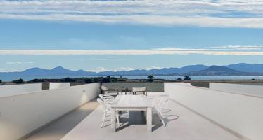 Vive tu sueño de lujo junto al mar en una villa exclusiva con piscina privada en Los Alcázares photo 0