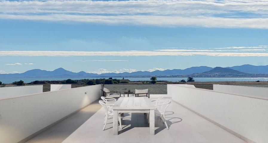 Vive tu sueño de lujo junto al mar en una villa exclusiva con piscina privada en Los Alcázares photo 0
