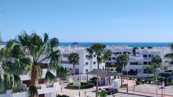 Bonito ático listo para entrar a vivir con solarium y vistas al mar photo 0