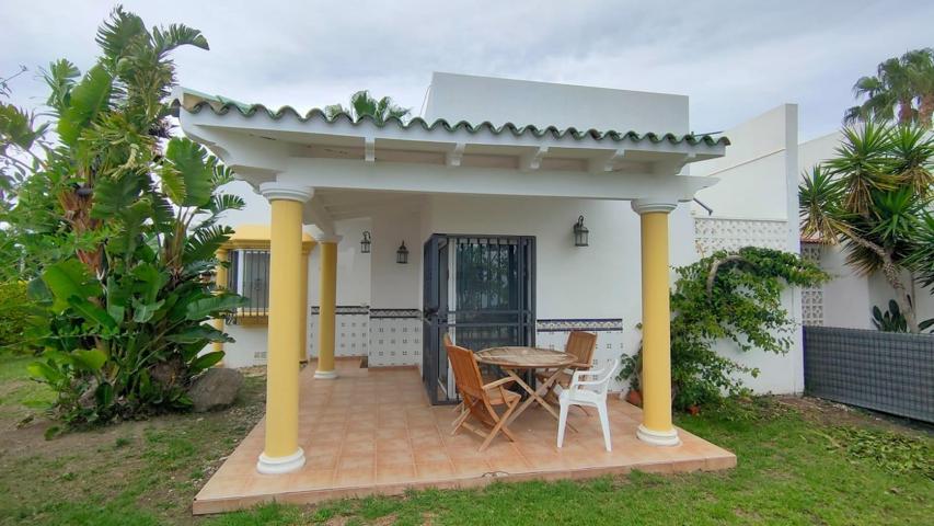 ¡Vive el Sueño Mediterráneo en Este Chalet de Ensueño! photo 0