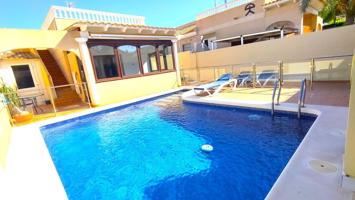 Bonita casa con piscina privada y vistas al mar. photo 0