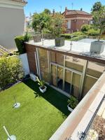 Casa pareada con piscina en el Aljarafe: espacio, luz y confort a 15 minutos de Sevilla photo 0