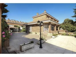 Chalet unifamiliar en venta en Griñón photo 0