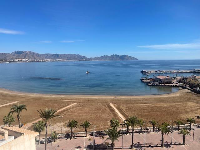 FANTÁSTICO PISO EN PRIMERA LÍNEA DE PLAYA photo 0