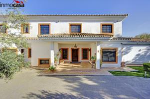 ¡Increíble oportunidad de adquirir una villa de lujo en Ambroz, Granada! photo 0