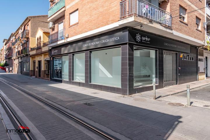 LOCAL COMERCIAL EN ESQUINA EN EL CENTRO DE ARMILLA photo 0