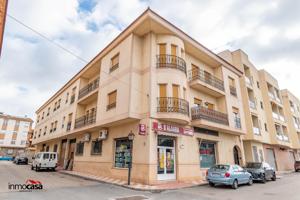 EDIFICIO EN HUETOR TAJAR, CON SUPERMERCADO, VIVIENDA Y MAS DE 600M2 DISPONIBLES PARA CONSTRUIR photo 0