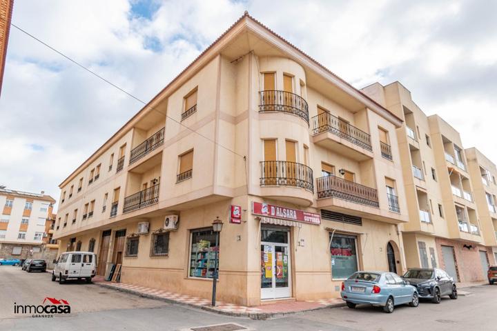 EDIFICIO EN HUETOR TAJAR, CON SUPERMERCADO, VIVIENDA Y MAS DE 600M2 DISPONIBLES PARA CONSTRUIR photo 0