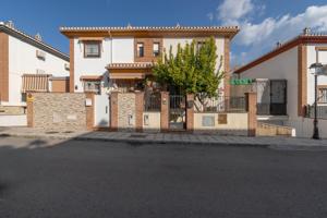 MAGNIFICO CHALET PAREADO EN GOJAR photo 0