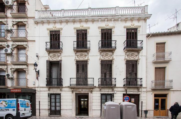 Gran casa señorial, ejemplo de estilo Historicista de finales del siglo XIX o primeros del XX. photo 0