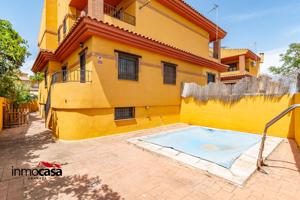 PRECIOSA CASA PAREADA CON PISCINA!!! photo 0