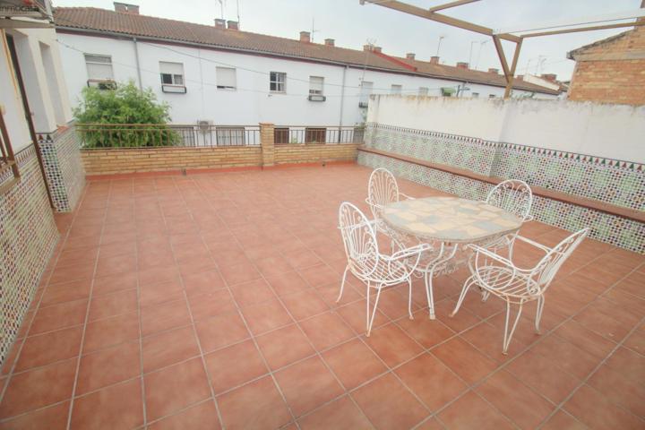 800 euros CASA  JUNTO MERCADONA,   CERCA METRO,  TODOS LOS SERVICIOS photo 0