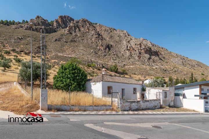 ¡Descubre esta fantástica casa en Loja, perfecta para reformar y convertir en tu hogar soñado! photo 0