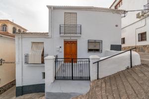 CASITA DE PUEBLO IDEAL PARA INVERSIÓN photo 0