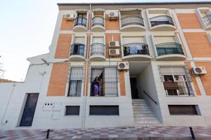 EXCELENTE PRECIO EN EL CENTRO DE ARMILLA, CON TRES DORMITORIOS, NO LO DUDE LLAMENOS photo 0