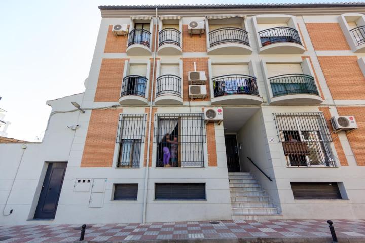 EXCELENTE PRECIO EN EL CENTRO DE ARMILLA, CON TRES DORMITORIOS, NO LO DUDE LLAMENOS photo 0