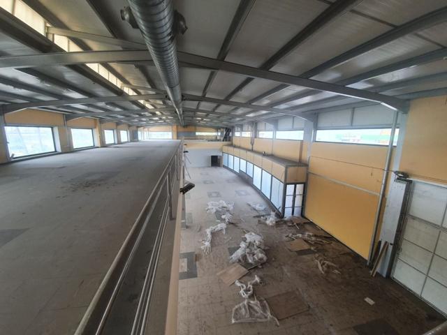 Nave Industrial En alquiler en Las Torres, Utrera photo 0