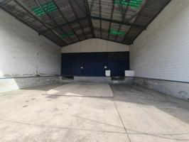 NAVE EN ALQUILER CON MUELLES photo 0