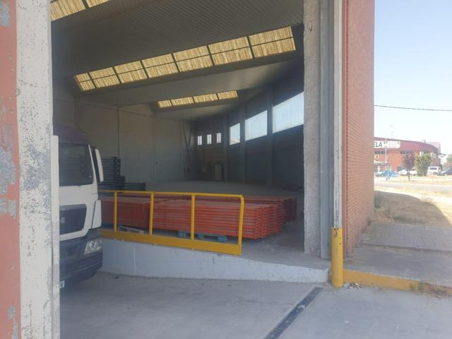 ESTUPENDA NAVE CON MUELLE DE CARGA photo 0