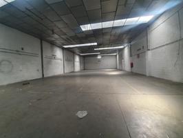 NAVE DE 1300 M2 CON MUELLE photo 0