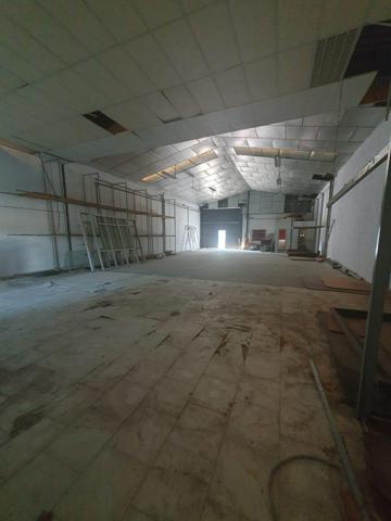 ESTUPENDA NAVE CON ZONA COMERCIAL photo 0