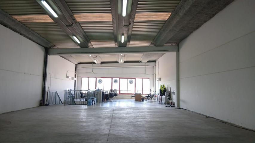 ESTUPENDA NAVE EN ALQUILER CON GRAN VISIBILIDAD photo 0