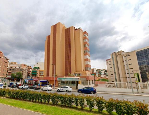 Amplio local comercial en venta en en centro de Benidorm photo 0