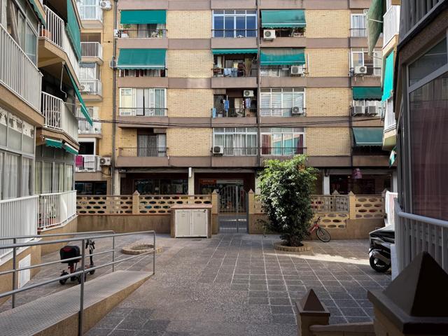 Local comercial - Peluquería en el centro de Benidorm. photo 0