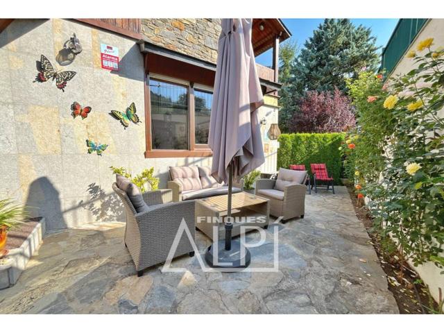 Gran casa esquinera en Urtx photo 0