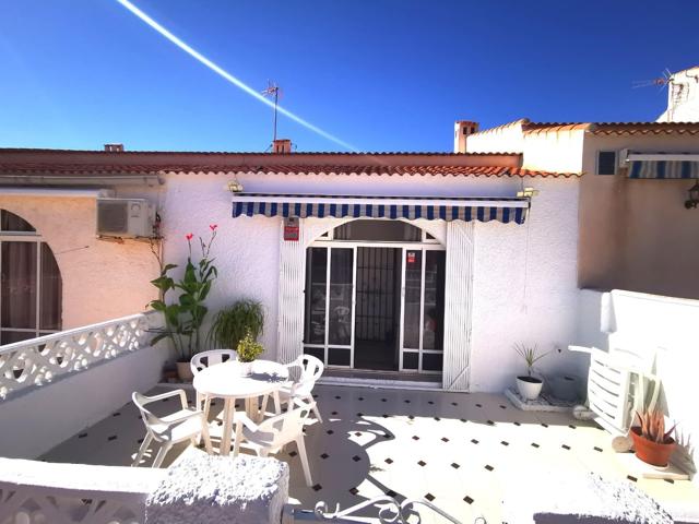 Casa adosada de 2 dormitorios con gran jardín en La Siesta, Torrevieja. photo 0