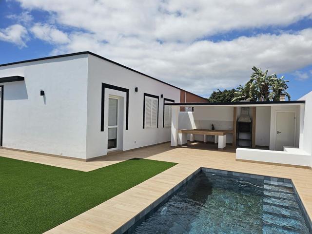 VENTA EN GUARGACHO DE DOS CASAS CON PISCINA photo 0