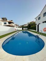 Casa pareada en venta en Calle José Ramos Horta, Pinos de Alhaurín photo 0