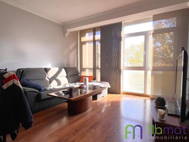 Piso en venta en Girona de 107 m2 photo 0