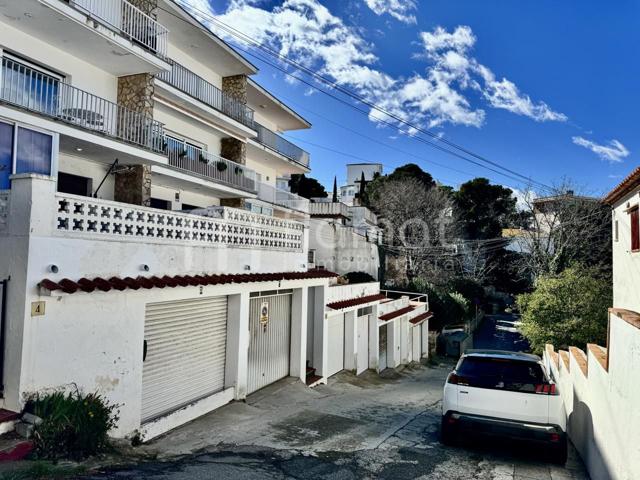 APARTAMENTO EN VENTA EN EL PUERTO DE LLANÇÀ photo 0