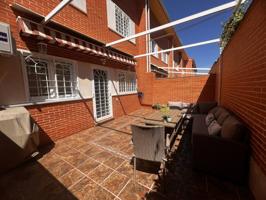 Alquiler de chalet adosado en Ensanche photo 0