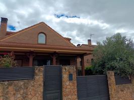 Chalet en venta en el Molar, Madrid photo 0