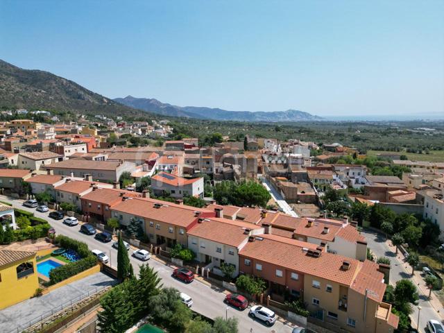 Adosado en venta en Palau-saverdera de 194 m2 photo 0