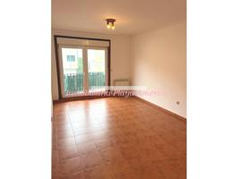 Alquiler anual, piso con terraza y garaje en Nigrán centro. photo 0