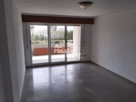 Se vende luminoso apartamento en playa de Gandia photo 0