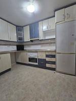 Amplio piso con terraza, garaje y trastero en zona tranquila – listo para entrar a vivir photo 0