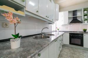 ¡TU NUEVO HOGAR TE ESTÁ ESPERANDO! LUMINOSO PISO DE 3 HABITACIONES CON EXCELENTE UBICACIÓN photo 0