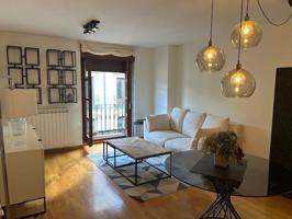 Exclusivo apartamento en Calle Alfonso: elegancia, luz y ubicación inmejorable photo 0