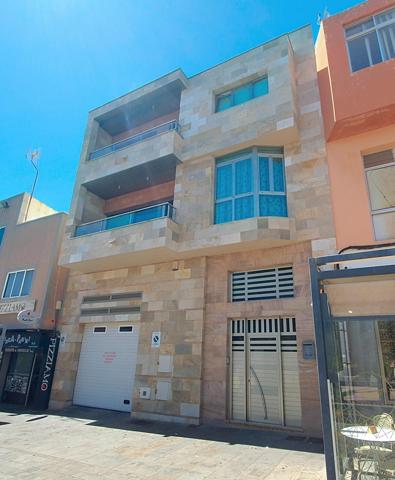 Unifamiliar Pareada En venta en Vecindario, Santa Lucia De Tirajana photo 0